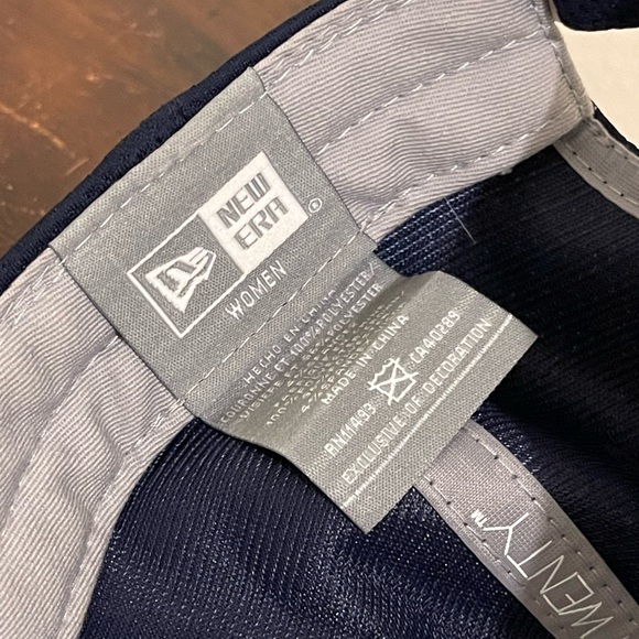 New Era NFL Seattle Seahawks 9Forty Strapback Hat Navy REFLECTIVE WOMENS !! - Picture 10 of 11